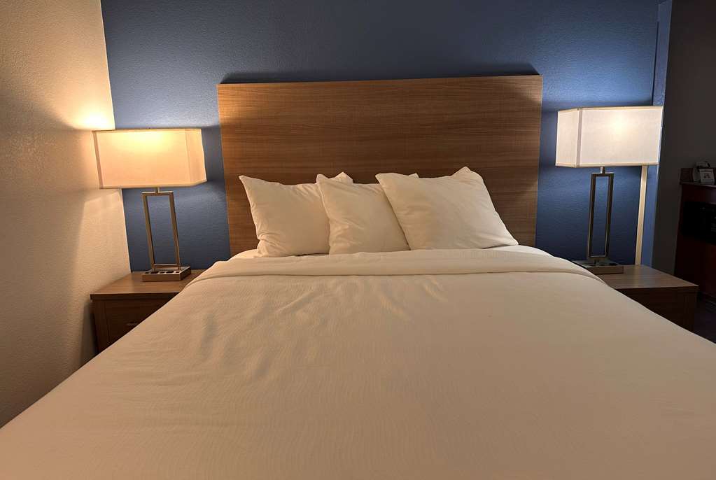 Baymont by Wyndham Indianapolis Northwest - photo 16