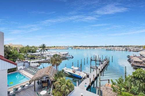 Florida Spacious Updated Waterfront Condo 2x2 Pool Dock — 4-Star Luxury Hotel in Key West, United States