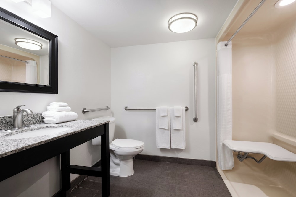 Garner Hotel Topeka West by IHG - photo 7