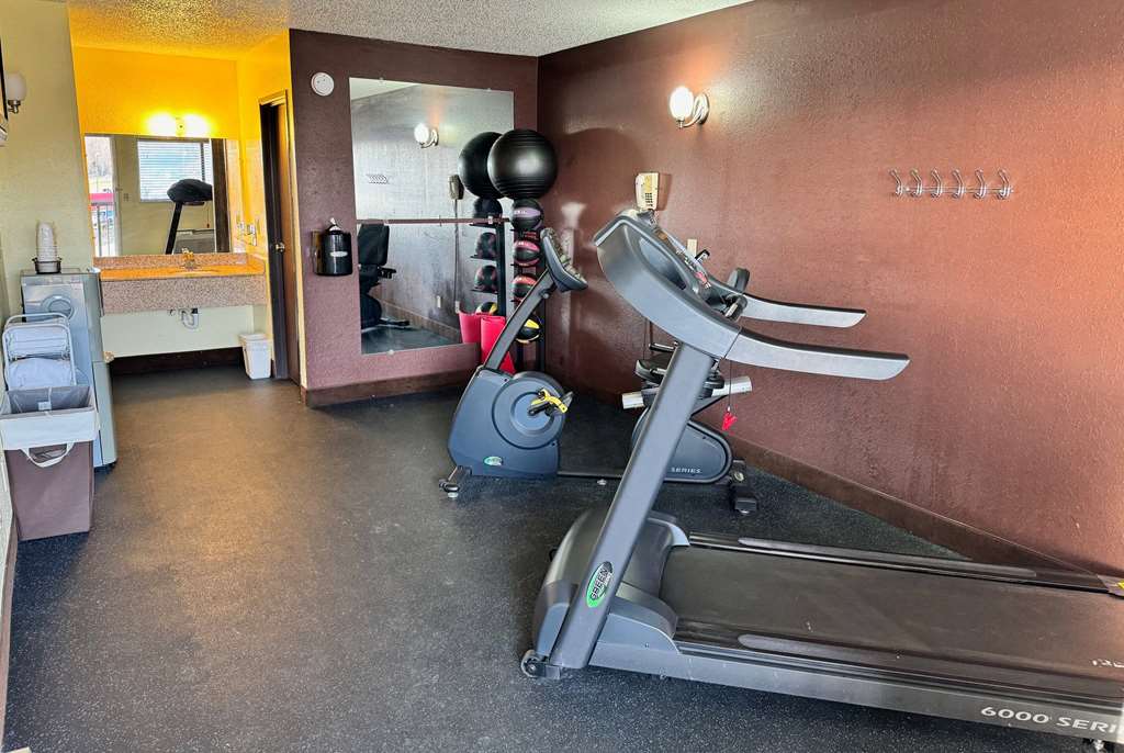 Days Inn by Wyndham Cloverdale Greencastle - photo 5