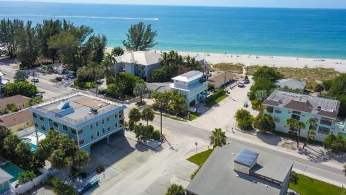 Fully Remodeled Steps to the Beach Amazing Tropical Sunsets — Holmes Beach — photo 2
