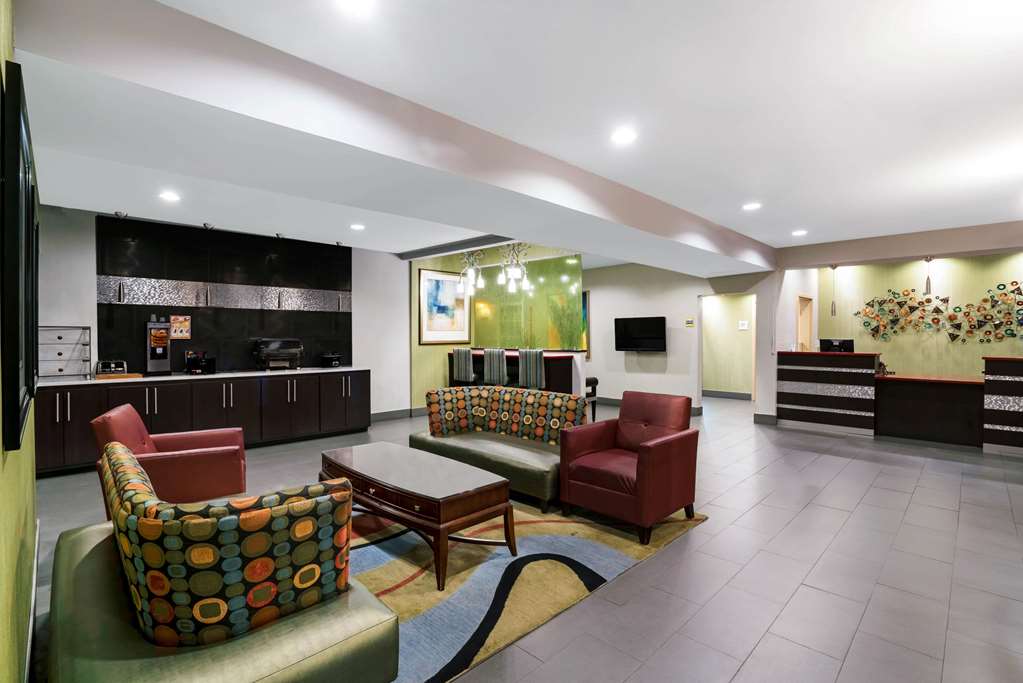 La Quinta Inn & Suites by Wyndham Lebanon - photo 5