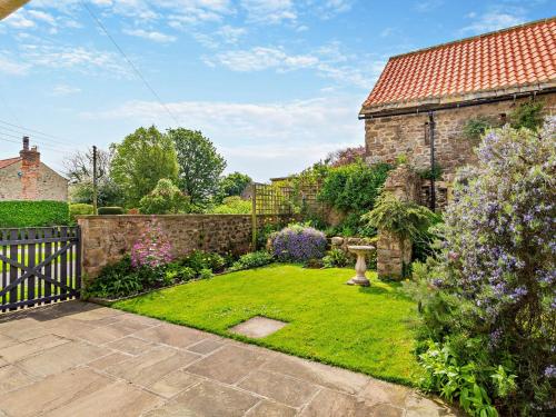 2 Bed in Moulton G0139 - last minute hotel in Unknown City