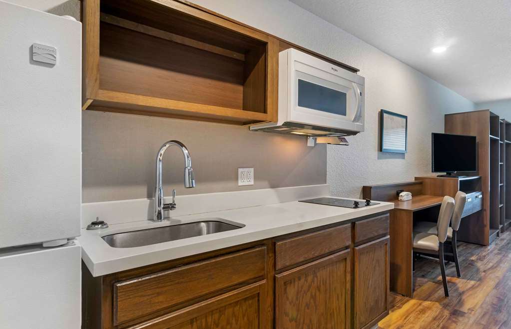 Extended Stay America Select Suites Tampa Northeast - photo 17