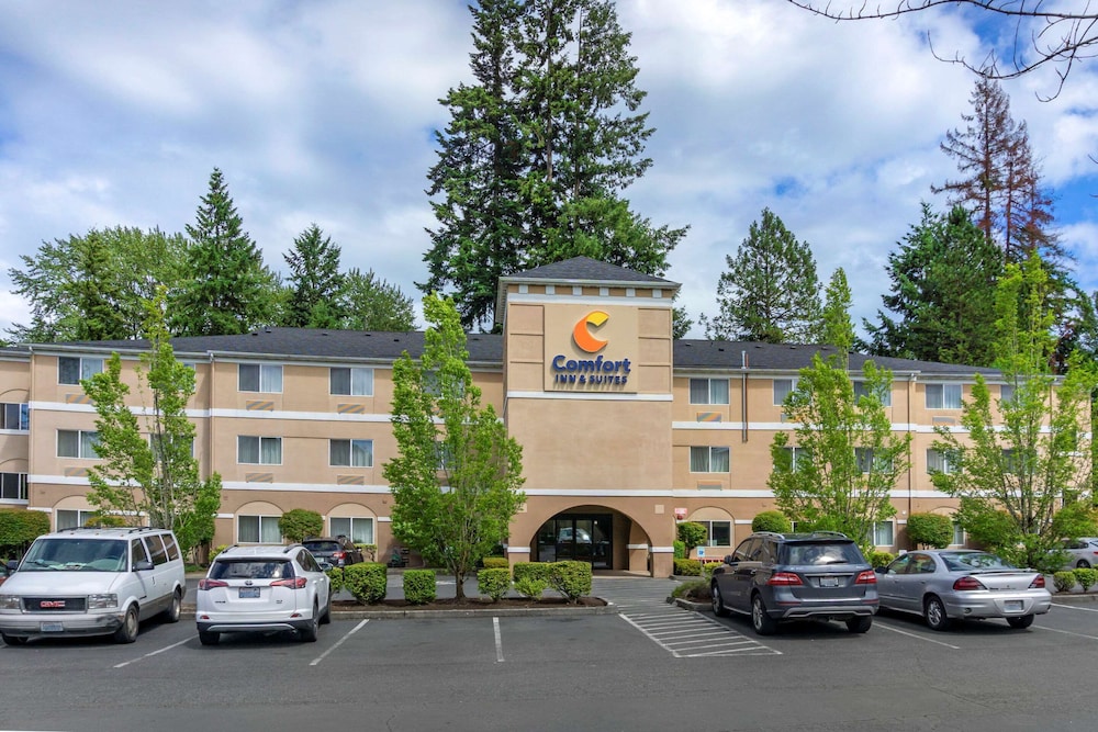 Comfort Inn & Suites Bothell Seattle North - carbon neutral hotel in Bothell