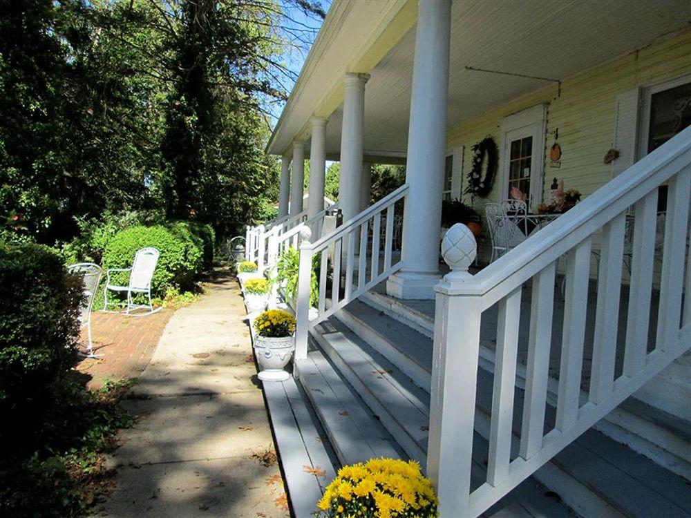 Yellow Turtle Inn - carbon neutral hotel in New Windsor