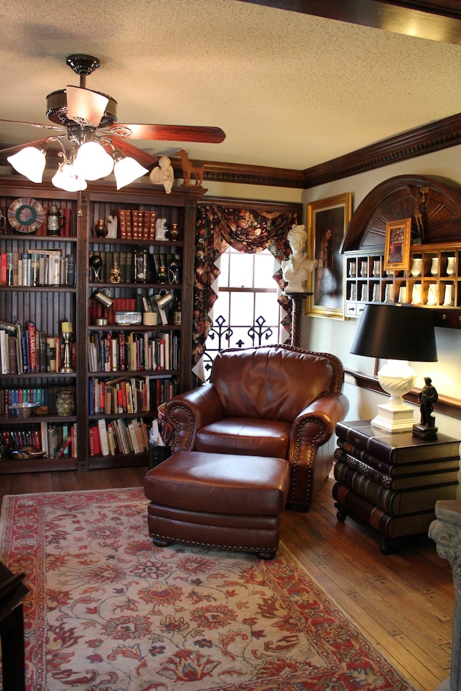 Williamsburg Sampler B & B - photo 2