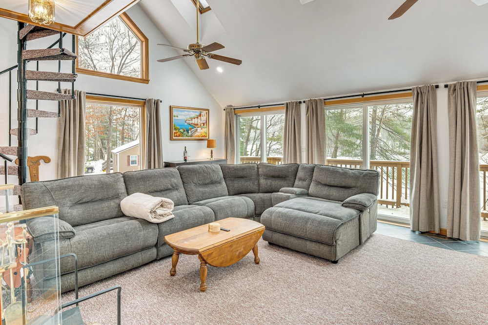 Family Retreat Near Winter Trails In Wakefield — Wakefield