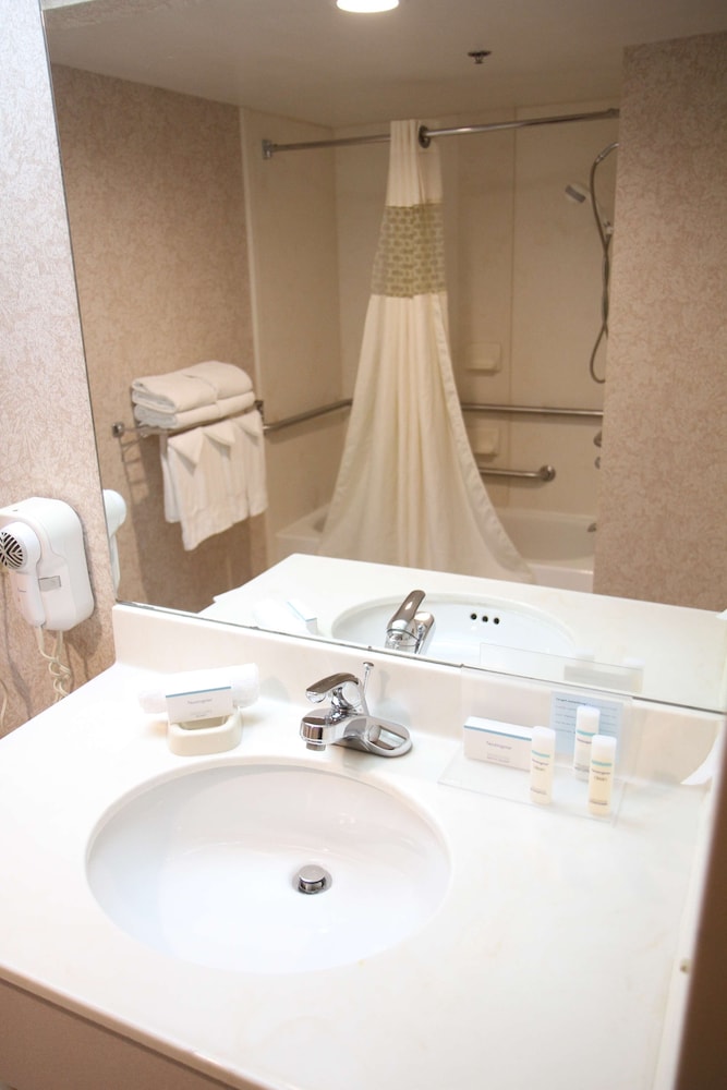 Hampton Inn Greeneville - photo 13