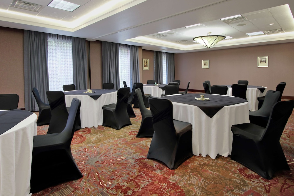 Hilton Garden Inn Sonoma County Airport - photo 28