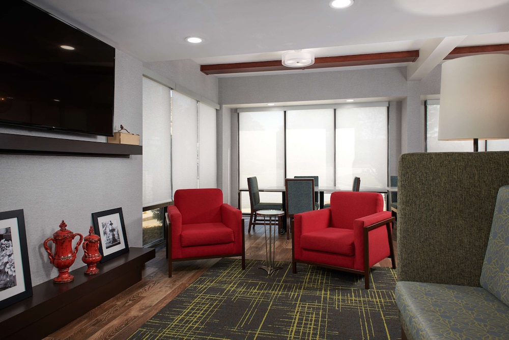 Hampton Inn Atlanta NW Cumberland - photo 3