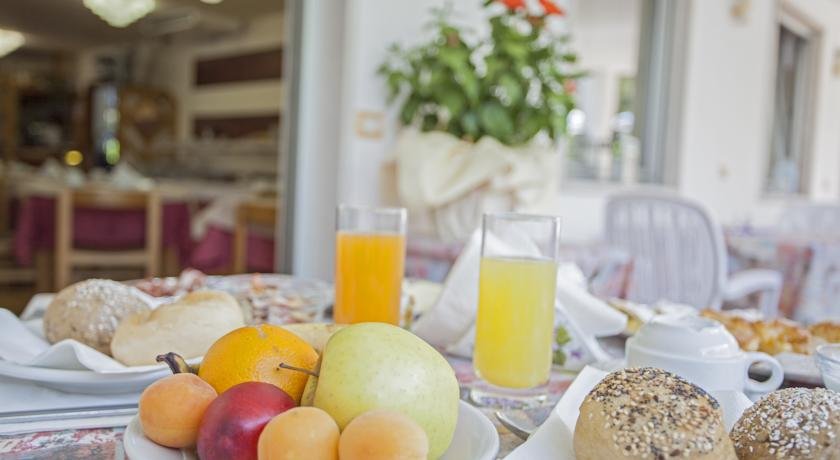 Hotel Garnì Villa Magnolia in Torbole Sul Garda, Italy