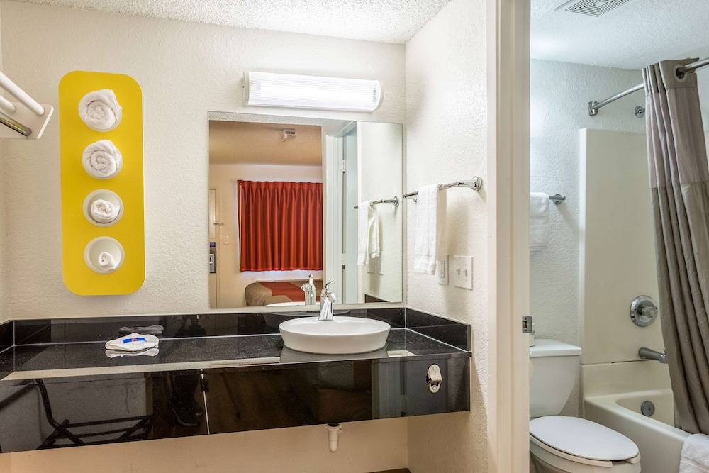 Motel6 Albuquerque NM South Airport - photo 23