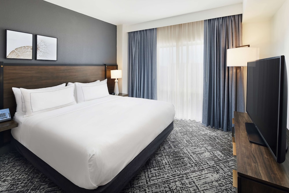 Hilton Charlotte Airport - photo 9