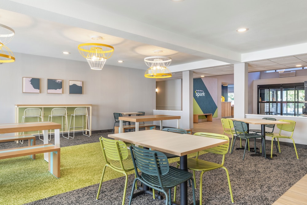 Spark by Hilton La Crosse Onalaska - photo 23