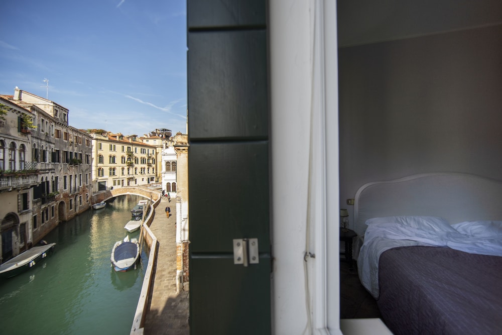 Residenza Colombina — 4-Star Luxury Hotel in Venice, Italy