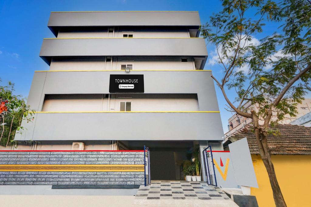 Super Townhouse Rajahmundry — 4-Star Luxury Hotel in Rajahmundry, India