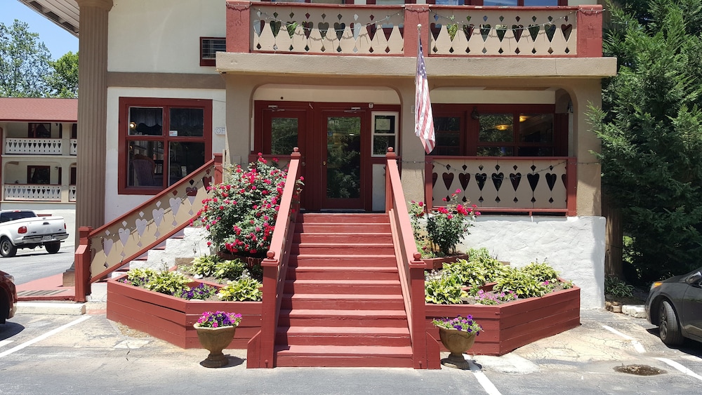 Riverbend Motel & Cabins - photo 2