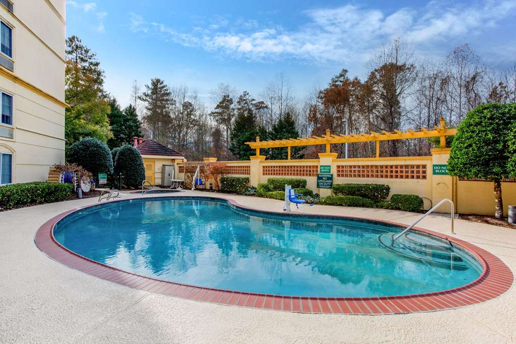 La Quinta Inn & Suites by Wyndham Raleigh Crabtree - photo 7
