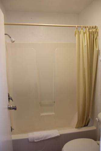 Economy Inn Watsonville - photo 22