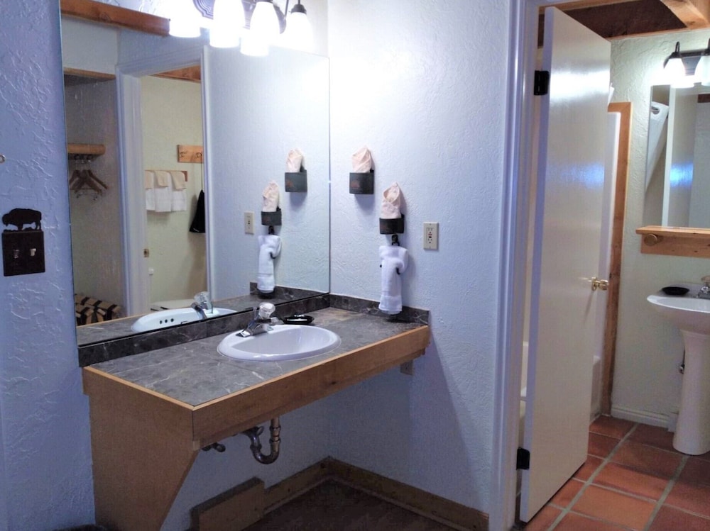 The Boulder Creek Lodge - photo 17