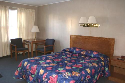 Bluffs Inn - photo 2