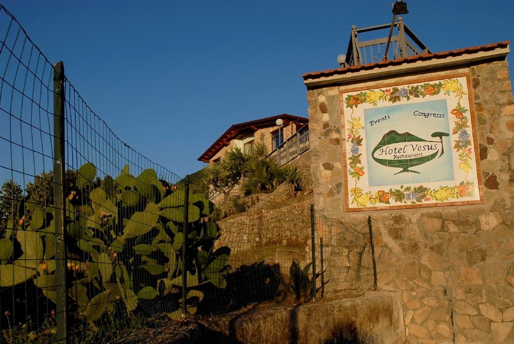 Hotel Vesus - carbon neutral hotel in Corbara