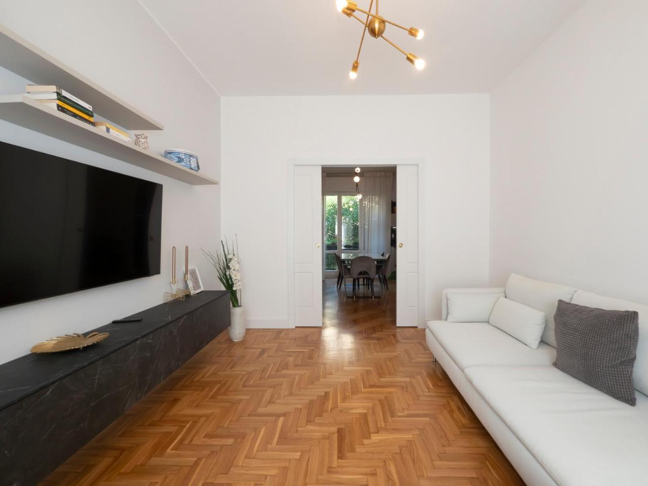 Big apartment close to Bocconi Humanitas IEO — 4-Star Luxury Hotel in Milan, Italy