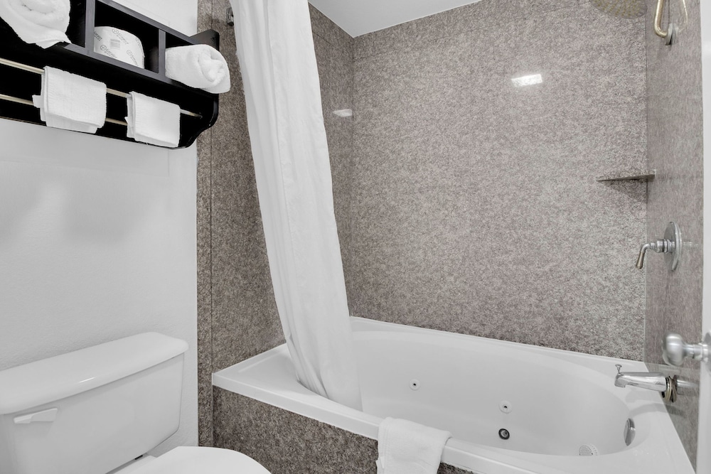 Three Rivers Executive Inn & Suites By OYO - photo 39