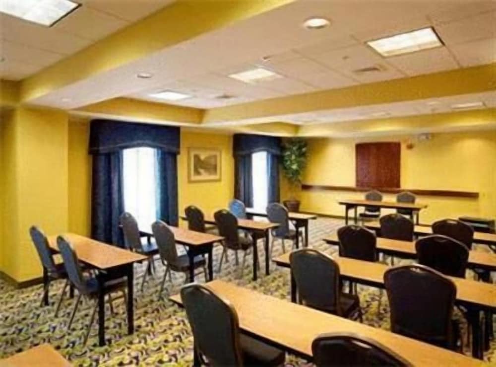 Hampton Inn & Suites Lake Wales - photo 13