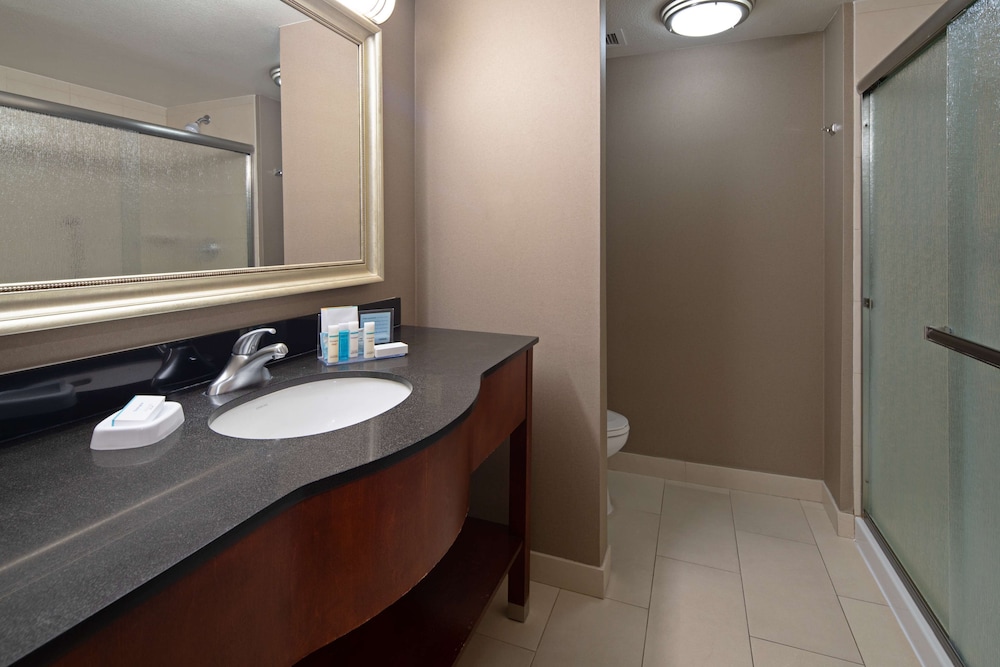 Hampton Inn Visalia - photo 15