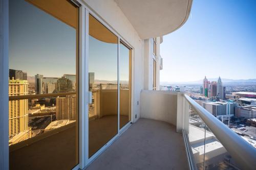 No Resort Fee Strip View Balcony Free Valet Pool