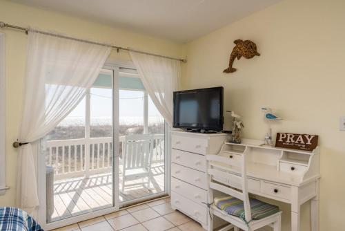 Mead Us At The Pier by Oak Island Accommodations - photo 21