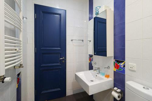 Charming 2BR Near Rooms Hotel By Wehost