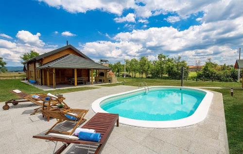 V's place wooden house with heated pool and outdoor sauna — 4-Star Luxury Hotel in Otocac, Croatia