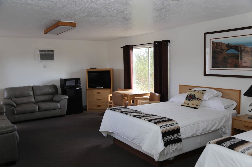 The Riverside Ranch RV Park Motel & Campground - photo 13