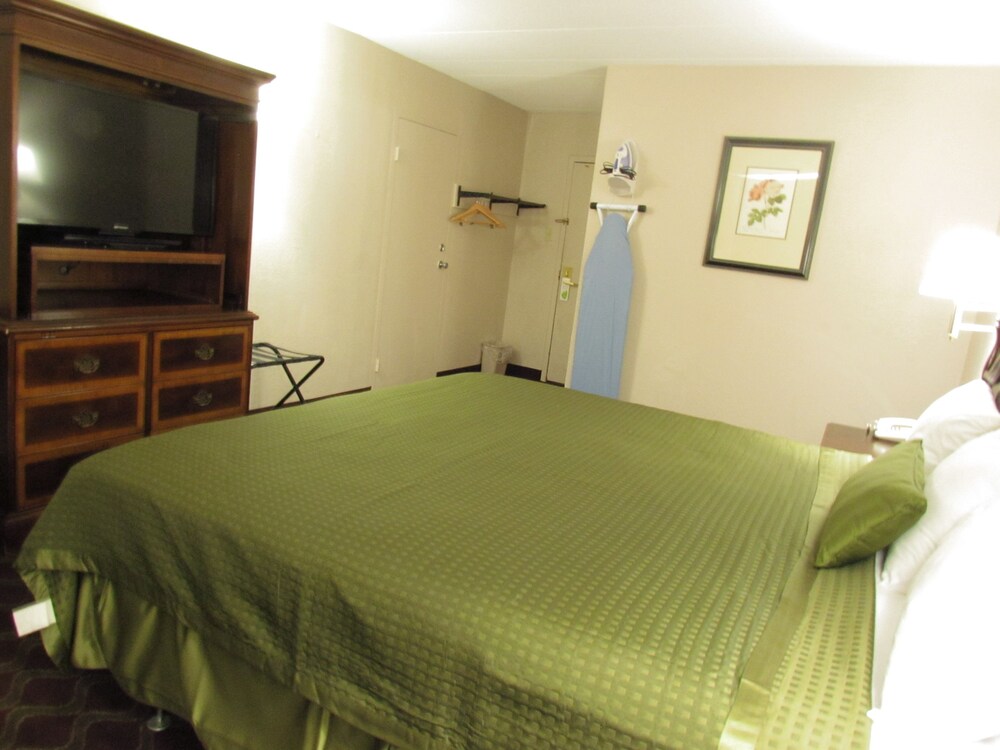 USA Inn and Suites Springfield Ohio - photo 10