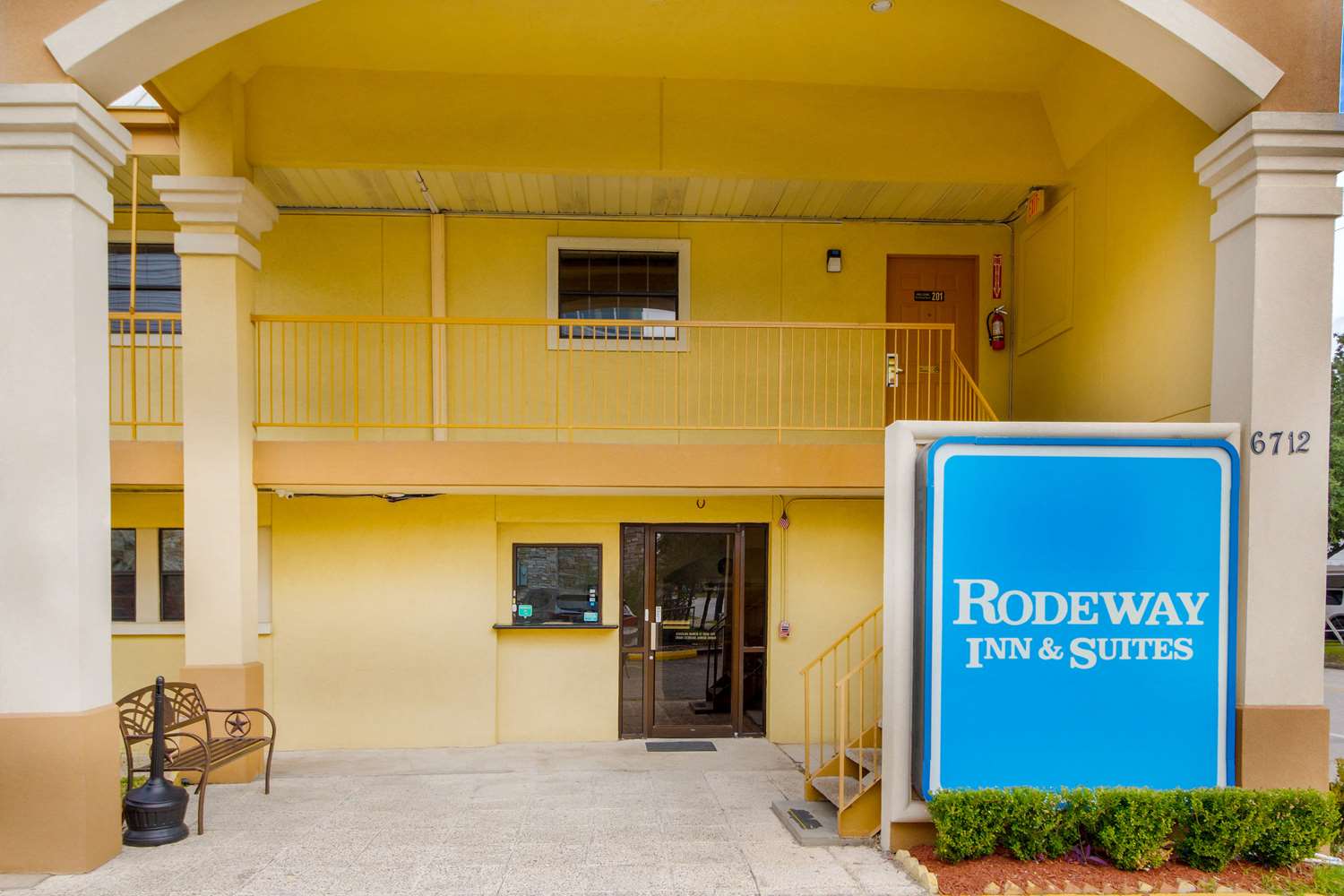 Rodeway Inn & Suites Houston near Medical Center - photo 21