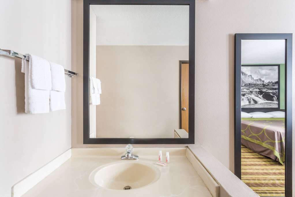 Super 8 by Wyndham Rock Springs - photo 8