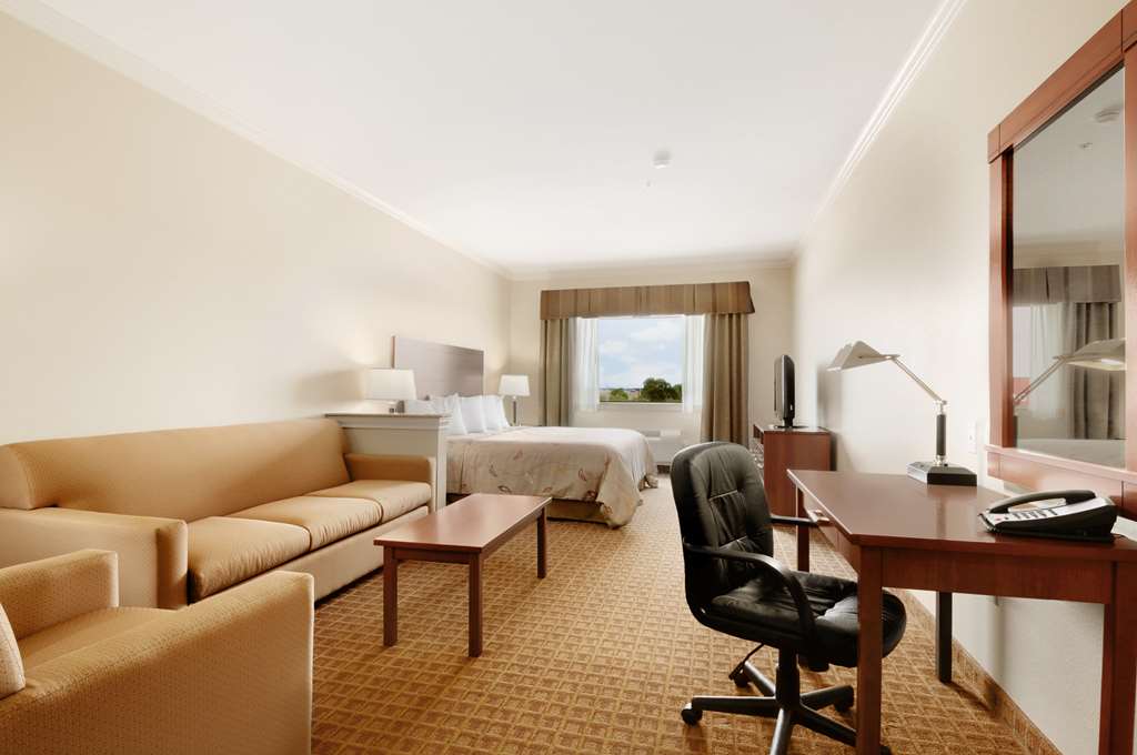 Ramada by Wyndham College Station - photo 10