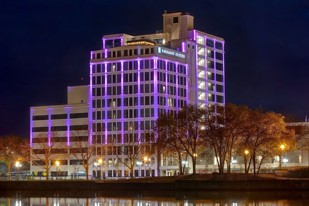 Embassy Suites by Hilton Rockford Riverfront - photo 64