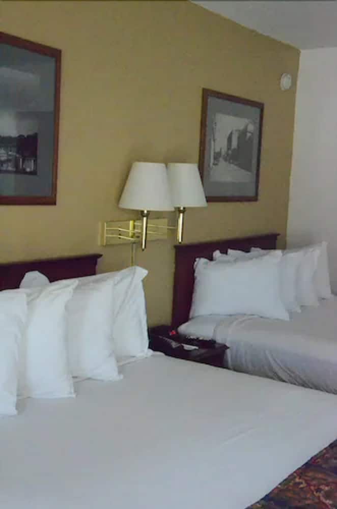 Carmel Inn & Suites - photo 12