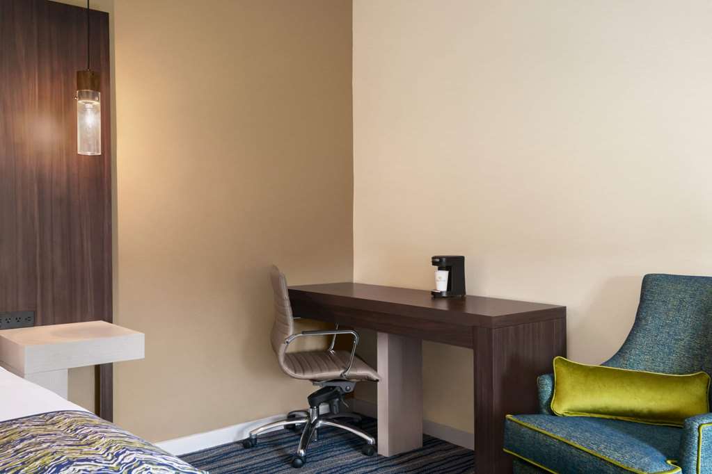 La Quinta Inn & Suites by Wyndham Orlando IDrive Theme Parks - photo 10