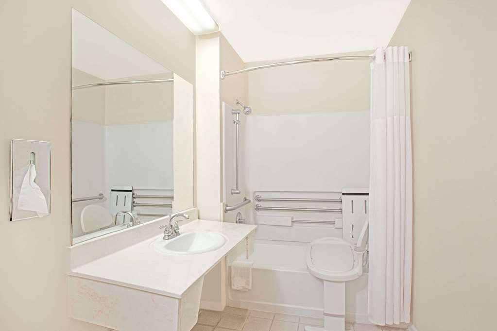 Days Inn by Wyndham Suites Fredericksburg - photo 4