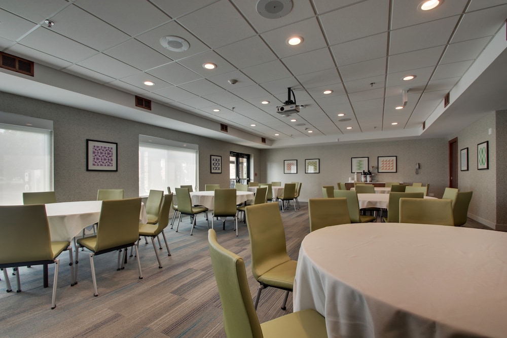 Holiday Inn Express & Suites Aurora Naperville by IHG - photo 54