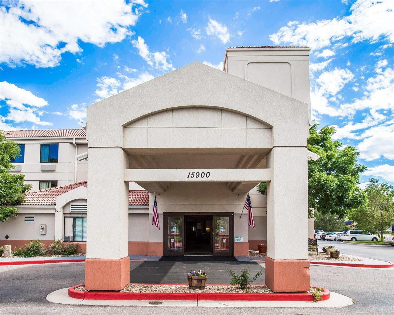 Econo Lodge Denver International Airport - photo 4