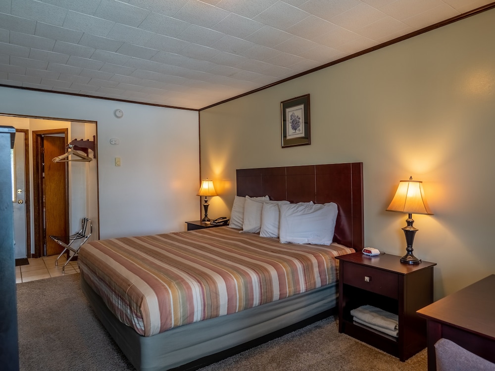 Lake 'N Pines Motel - photo 5