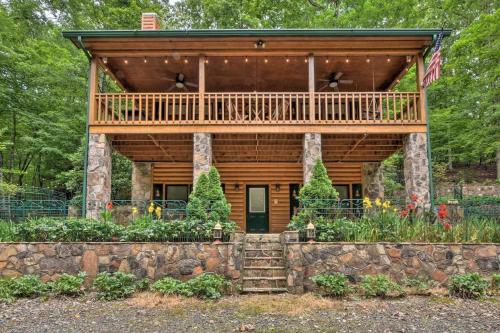 River Retreat Resort Mountain Firepit Grill in Ellijay, United States