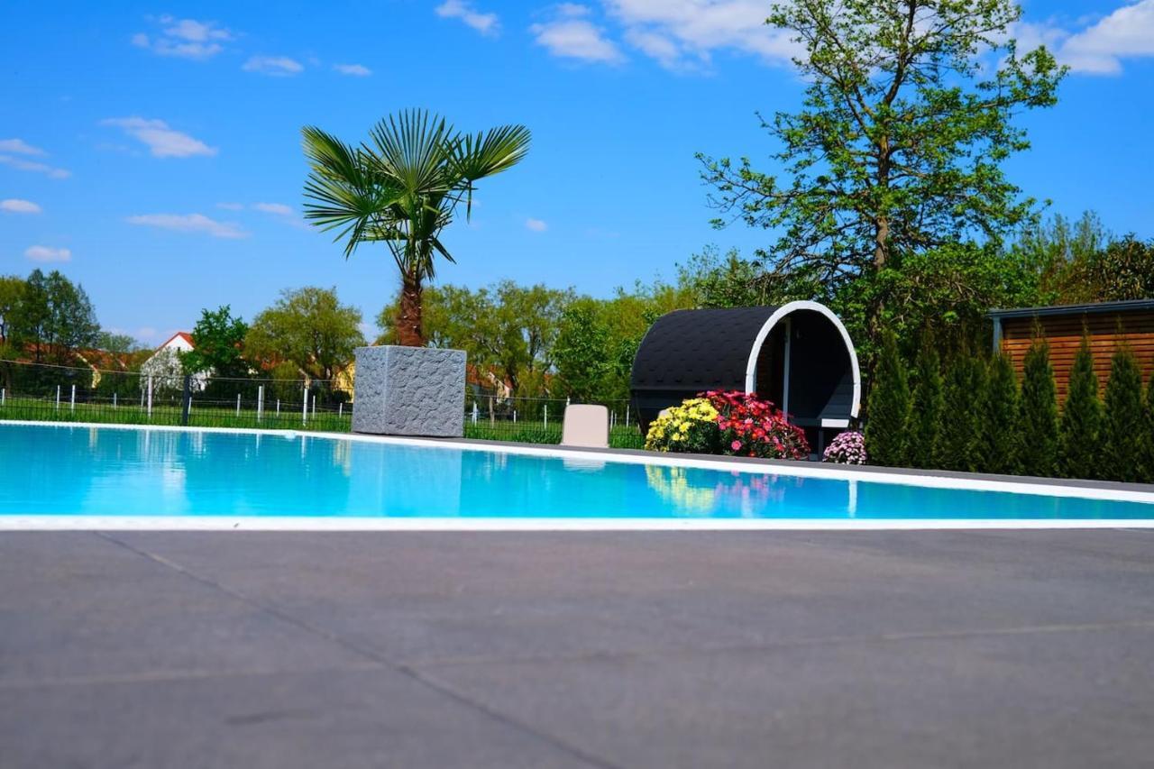 Pool Sauna Entspannung — hotel in Rangsdorf
