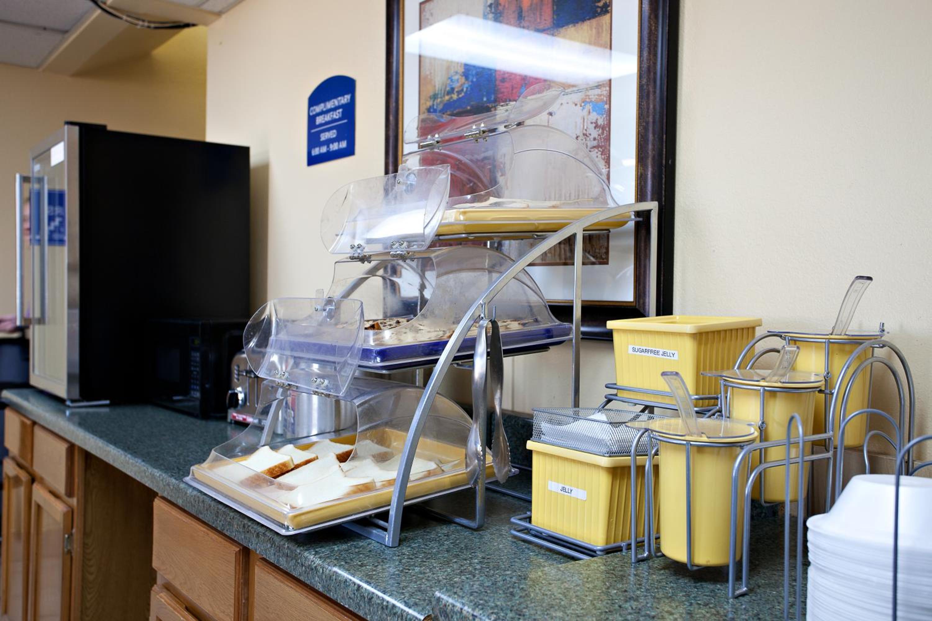 Days Inn by Wyndham Park City Kansas - photo 26